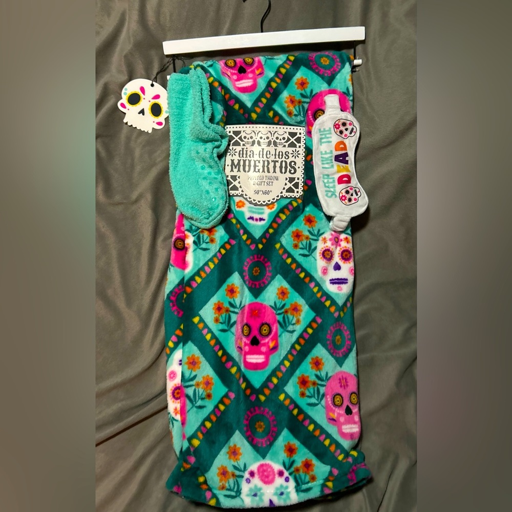 Day of the Dead Printed Throw and Gift Set
